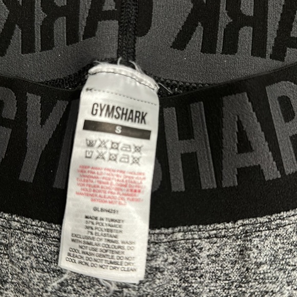 Gymshark padded workout top and shorts - Picture 3 of 3